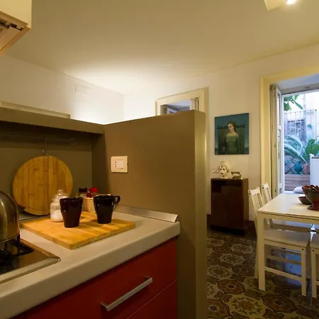 Tre Vie Con Terrazzo Giardino Pensile Apartment *