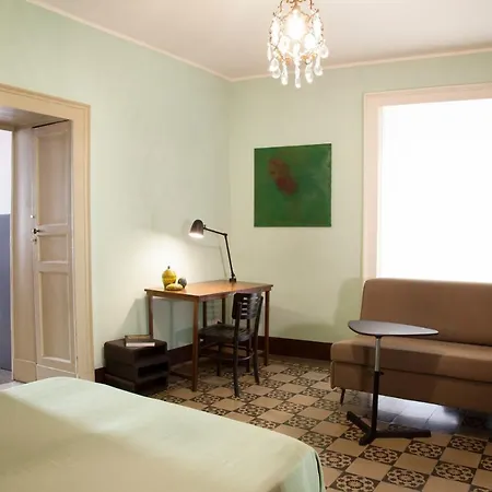 Tre Vie Con Terrazzo Giardino Pensile Apartment