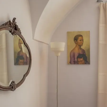 Tre Vie Con Terrazza *