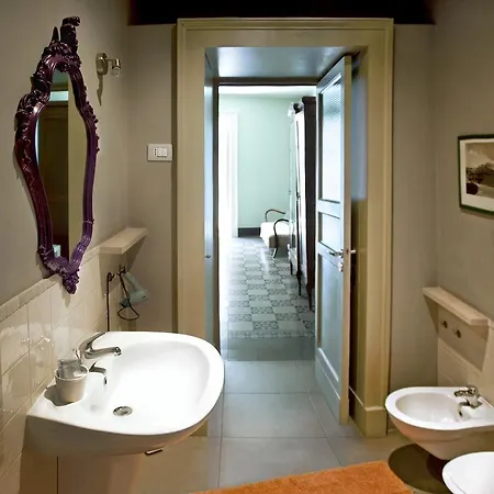 Tre Vie Con Terrazza Katanya