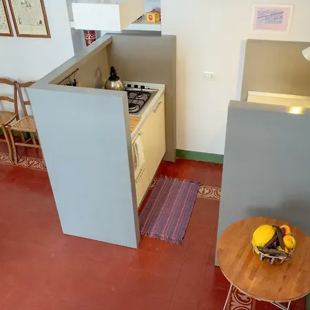 Tre Vie Con Terrazza