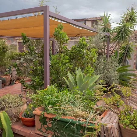 Tre Vie Con Terrazza